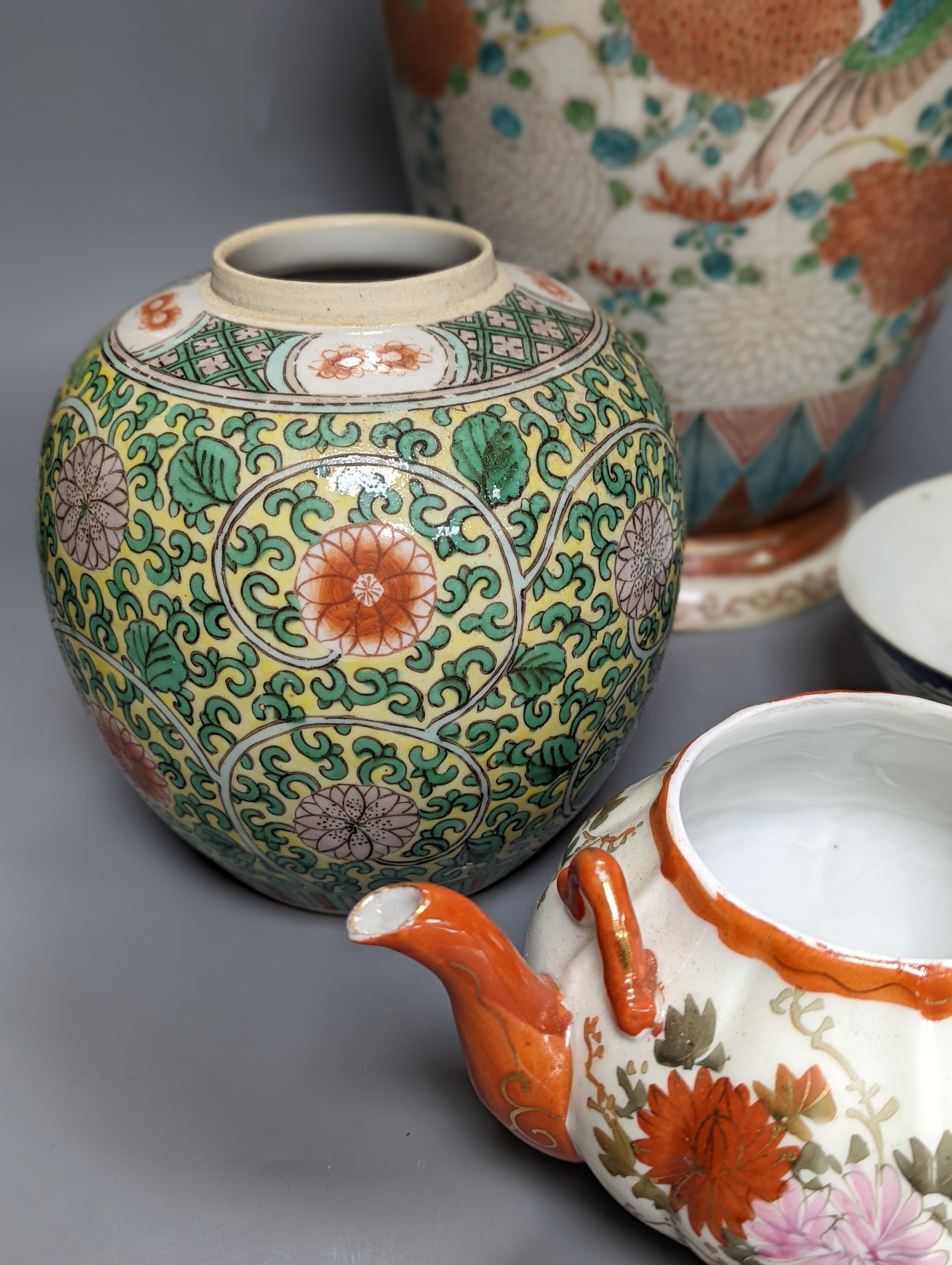 A group of Chinese and Japanese ceramics, 19th/20th century